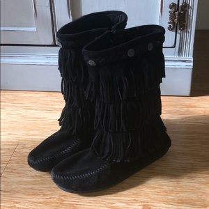 Kids Minnetonka Black Fringe boots